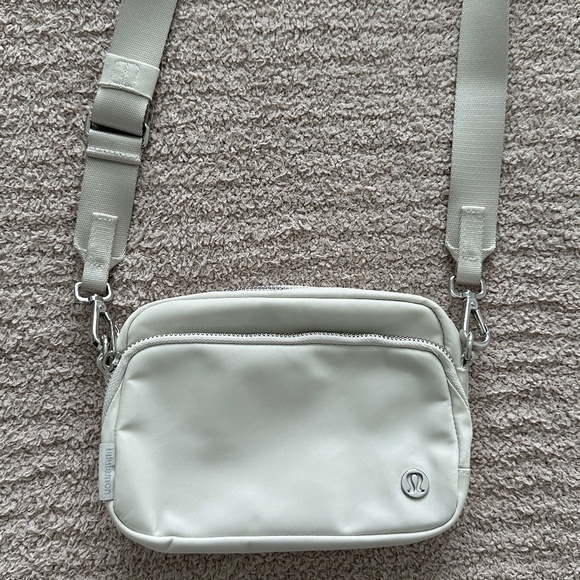 Lululemon Everywhere Crossbody Bag - Picture 2 of 12